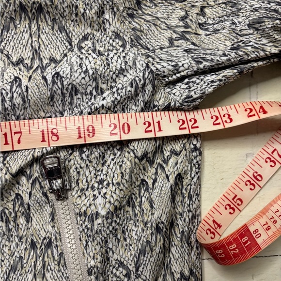 Varley Womens Print Terrace Running Jacket Size Small New Reflective Windbreaker - Picture 5 of 8